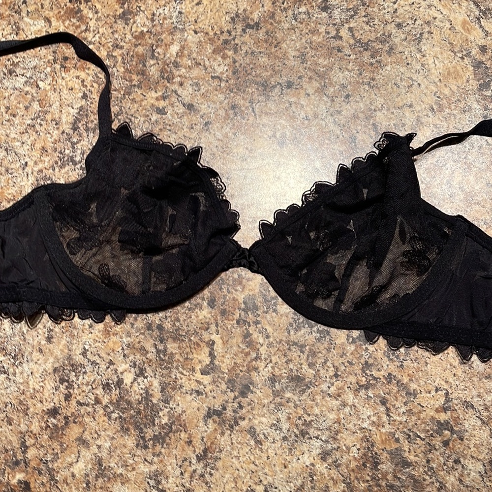 Woman’s bra - Picture 2 of 3